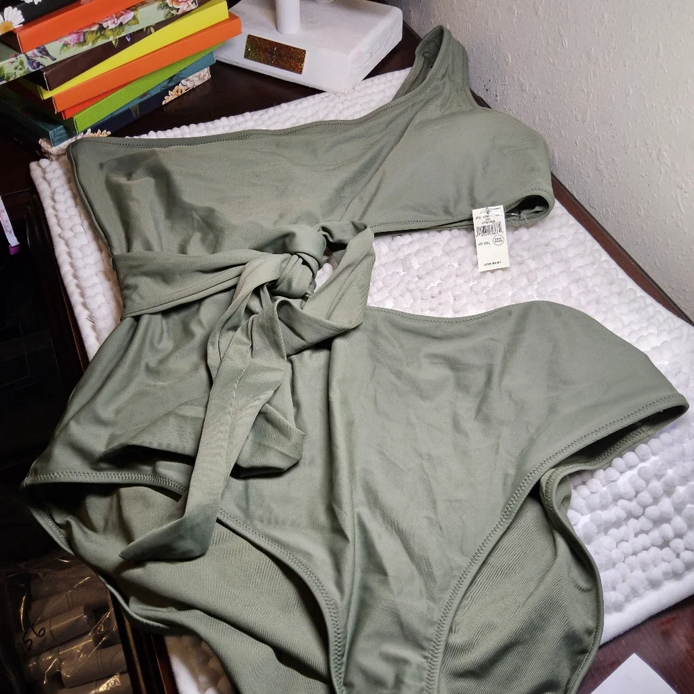 1 Aerie One piece swimsuit size XXL in olive green